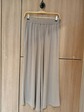 Load image into Gallery viewer, Lulu Long Kulot - Abu Muda with pocket