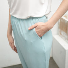 Load image into Gallery viewer, Perry 3/4 Pants - Baby Blue
