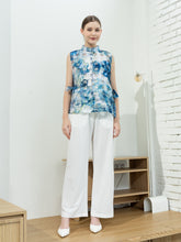 Load image into Gallery viewer, Ying Blouse - Blue Flower
