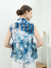 Load image into Gallery viewer, Ying Blouse - Blue Flower
