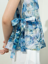 Load image into Gallery viewer, Ying Blouse - Blue Flower
