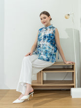 Load image into Gallery viewer, Ying Blouse - Blue Flower
