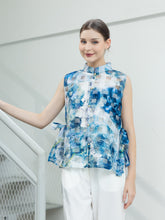 Load image into Gallery viewer, Ying Blouse - Blue Flower
