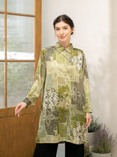 Load image into Gallery viewer, Soera Satin Tunic Kemeja - Maroon
