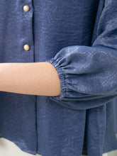 Load image into Gallery viewer, Liana Shirt Satin Crinkle
