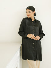 Load image into Gallery viewer, Soera Satin Crinkle
