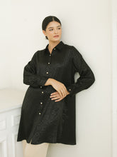 Load image into Gallery viewer, Soera Satin Crinkle
