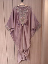 Load image into Gallery viewer, Kaftan Lebaran - Soft Purple
