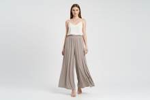 Load image into Gallery viewer, Lulu Long Kulot - Abu Muda with pocket
