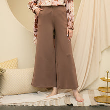 Load image into Gallery viewer, Adeline Pants - Latte
