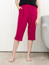 Load image into Gallery viewer, Perry 3/4 Pants - Fuschia
