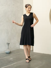 Load image into Gallery viewer, Illy Dress - V neck Dress - Black
